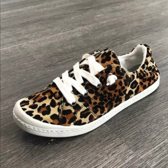 ⬇️only 6 left ,sale⚡️ Leopard Print Sneakers - Picture 3 of 8